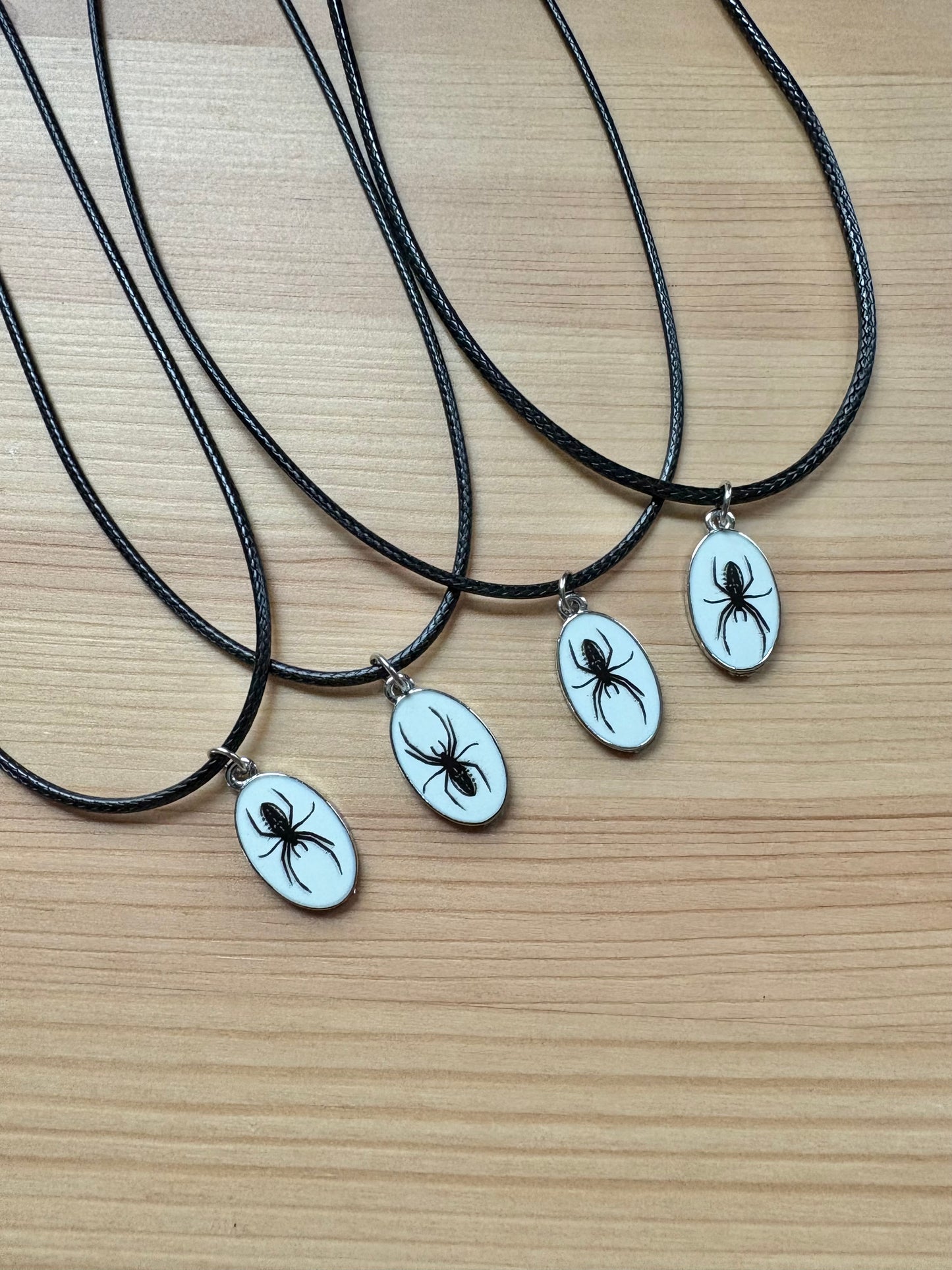 Enamel spider pendant choker