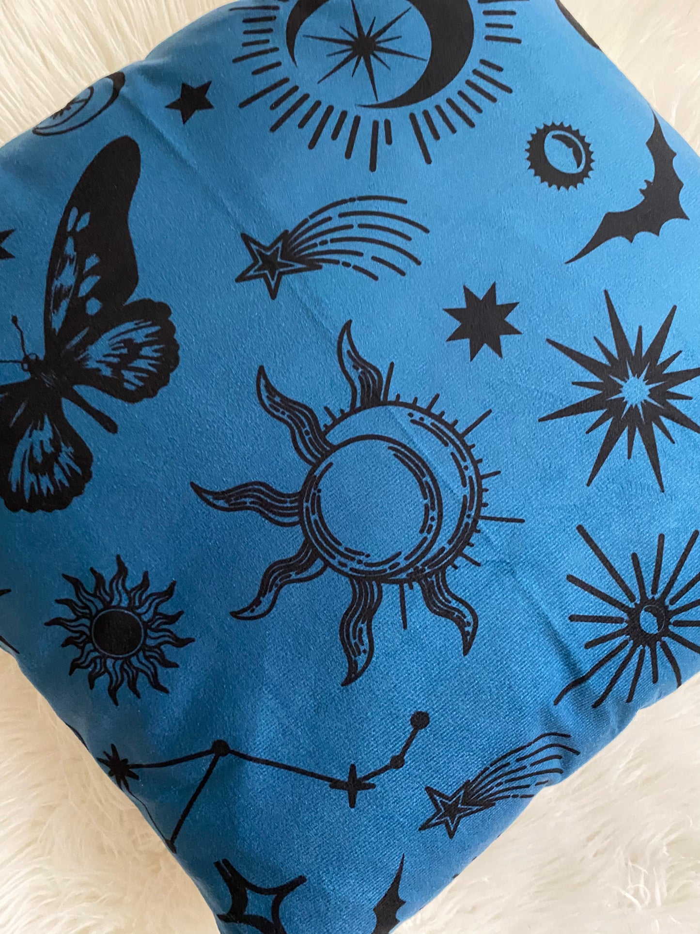 Mystic pillow covering