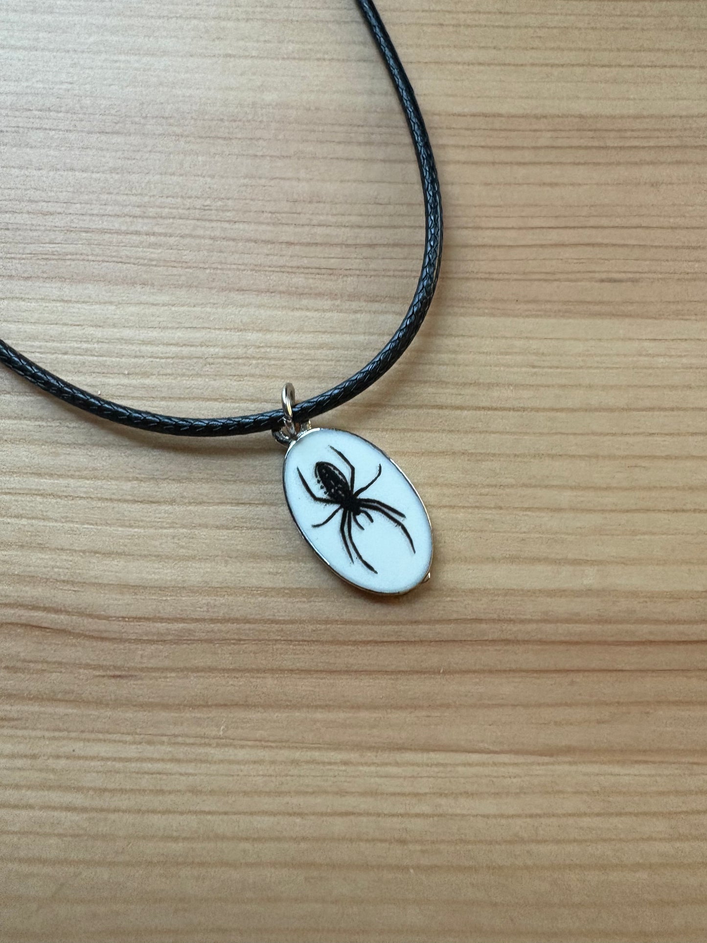 Enamel spider pendant choker