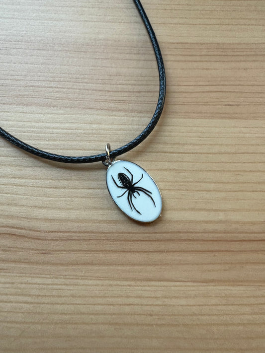 Enamel spider pendant choker